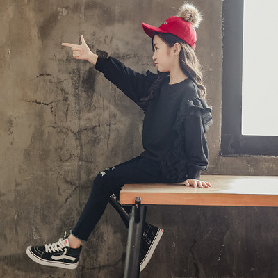 Μοντέρνα παιδική μπλούζα για κορίτσια με μπούκλες σε λευκό και μαύρο χρώμα