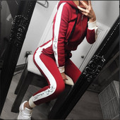 Αθλητικό γυναικέιο σετ  με κουκούλα σε τρία χρώματα