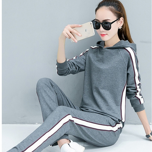 Μοντέρνο γυναικείο σετ με  κουκούλα  σε διάφορα χρώματα