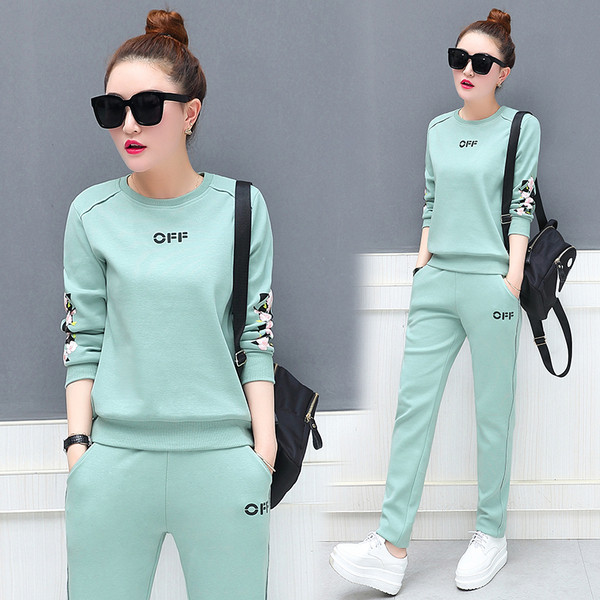 Αθλητικό γυναικείο σετ με επιγραφή