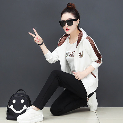 Κομψό γυναικείο σετ σε τρία μέρη σε διάφορα χρώματα