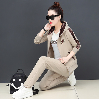 Κομψό γυναικείο σετ σε τρία μέρη σε διάφορα χρώματα