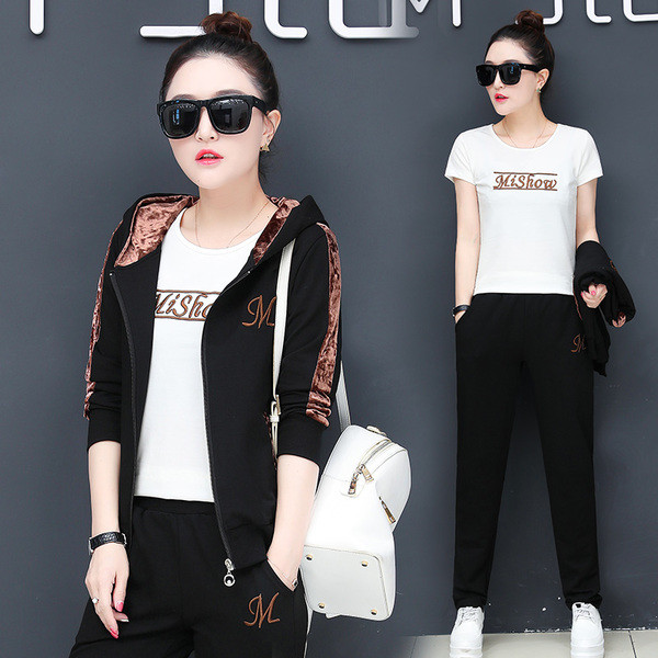 Κομψό γυναικείο σετ σε τρία μέρη σε διάφορα χρώματα