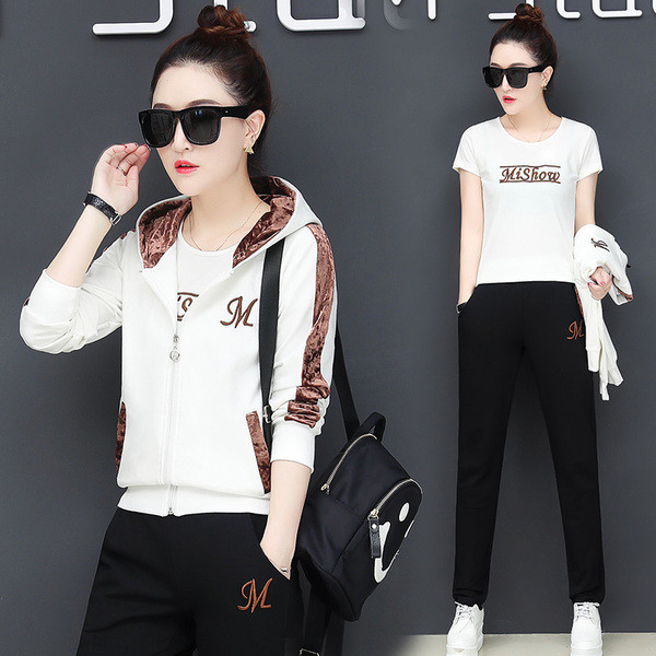 Κομψό γυναικείο σετ σε τρία μέρη σε διάφορα χρώματα