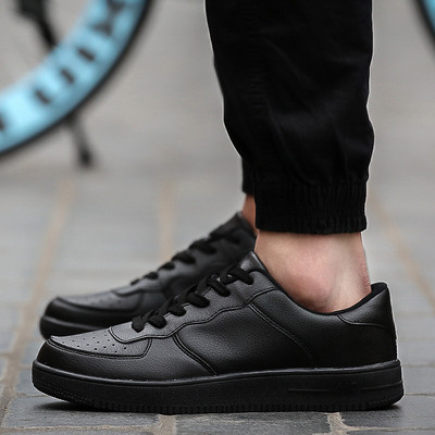 Aktuális férfi tornacipő piros, fekete és fehér színben