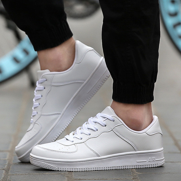 Aktuális férfi tornacipő piros, fekete és fehér színben