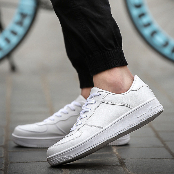 Aktuális férfi tornacipő piros, fekete és fehér színben