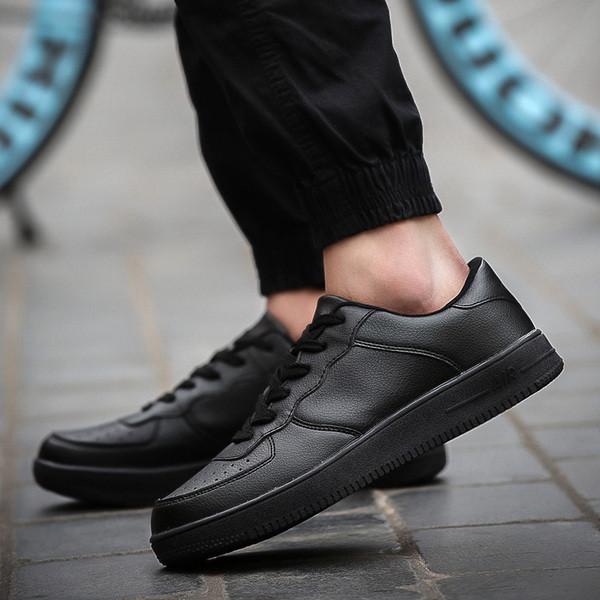 Aktuális férfi tornacipő piros, fekete és fehér színben