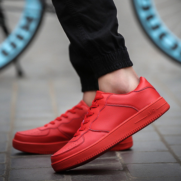 Aktuális férfi tornacipő piros, fekete és fehér színben