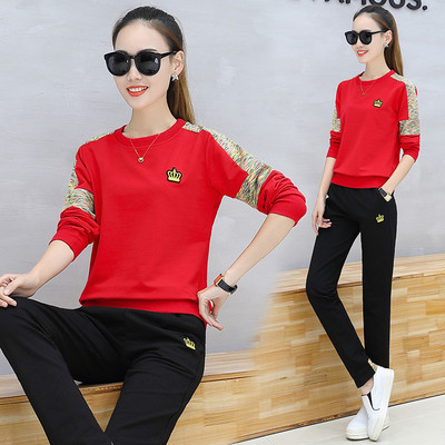 Γυναικεία αθλητική φόρμα σε διάφορα χρώματα