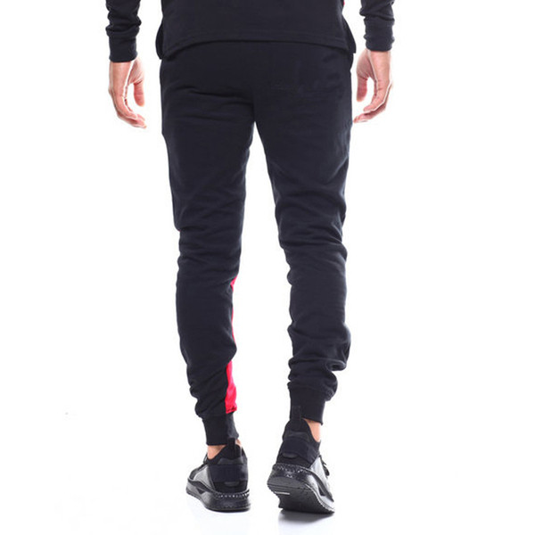 Αθλητικά ανδρικά παντελόνια σε μαύρο χρώμα με επιγραφές