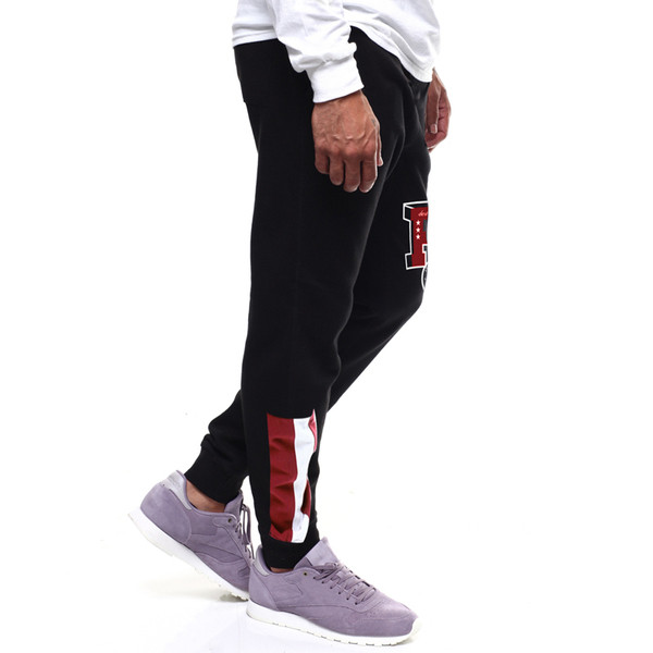 Férfi sport fehérnemű fekete applikációkkal