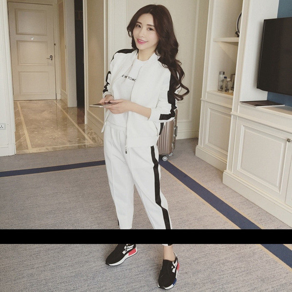 Γυναικεία αθλητικά σύνολα δύο μερών σε λευκό και μαύρο χρώμα