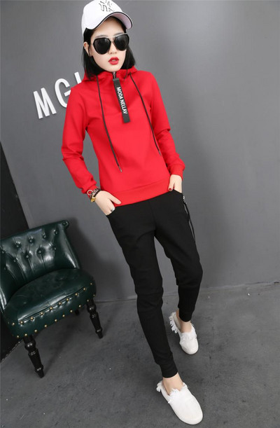 Αθλητικό γυναικείο σετ με κουκούλα  σε διάφορα χρώματα