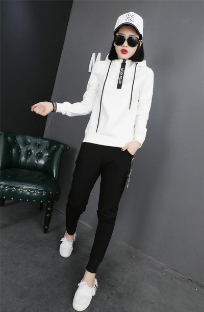 Αθλητικό γυναικείο σετ με κουκούλα  σε διάφορα χρώματα