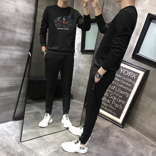 Αθλητική ανδρική φόρμα σε δύο χρώματα με εφαρμογή