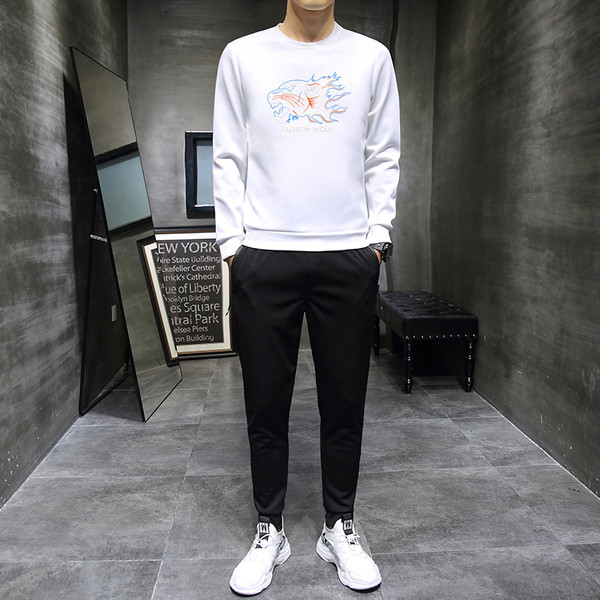 Αθλητική ανδρική φόρμα σε δύο χρώματα με εφαρμογή