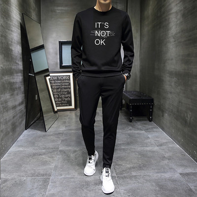 Мъжки спорен екип с надпис в черен и бял цвят