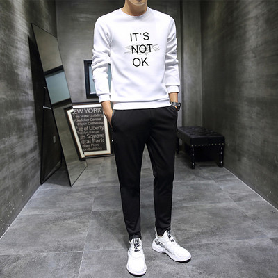 Мъжки спорен екип с надпис в черен и бял цвят