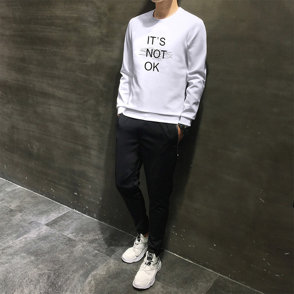 Мъжки спорен екип с надпис в черен и бял цвят