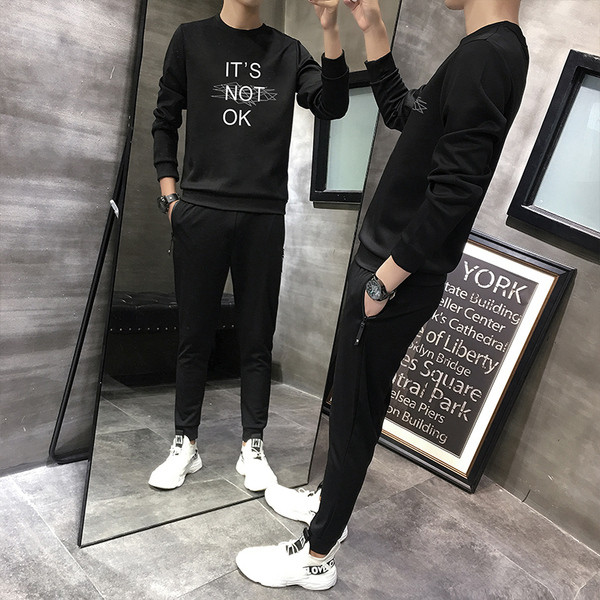 Мъжки спорен екип с надпис в черен и бял цвят