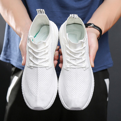 Ανδρικά αθλητικά παπούτσια  σε μαύρο, κόκκινο, λευκό και πράσινο χρώμα