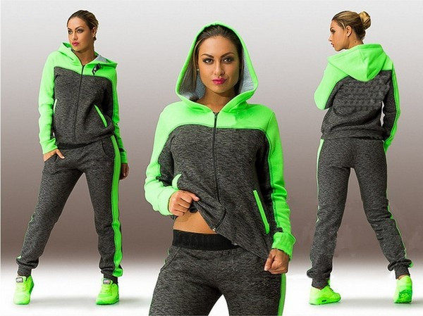 Αθλητικό γυναικείο σετ με κουκούλα σε δύο χρώματα