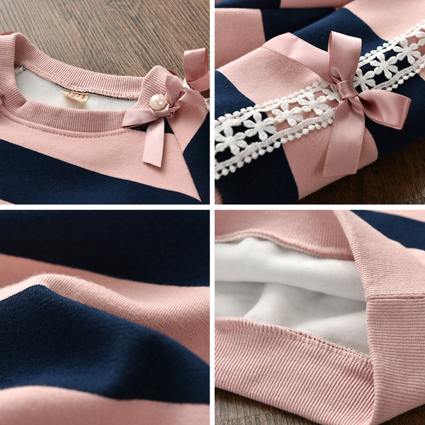 Csíkos gyermekblúz O-alakú gallérral, három színben