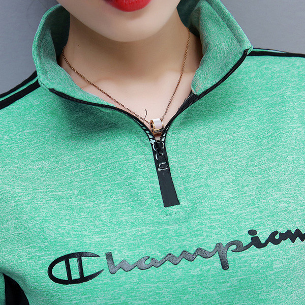 Női sportruha több színben