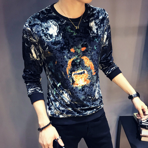 Актуална мъжка блуза с дълъг ръкав и различни апликации