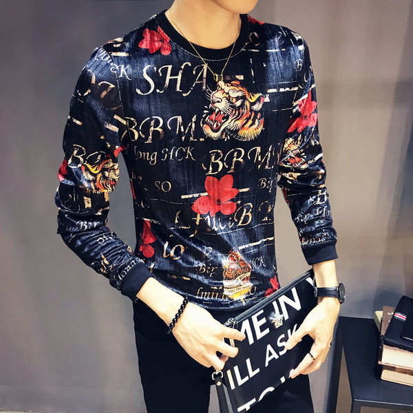 Актуална мъжка блуза с дълъг ръкав и различни апликации