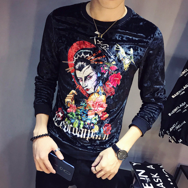 Актуална мъжка блуза с дълъг ръкав и различни апликации