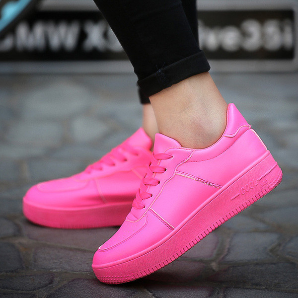 Μοντέρνα γυναικεία παπούτσια σε τρία χρώματα