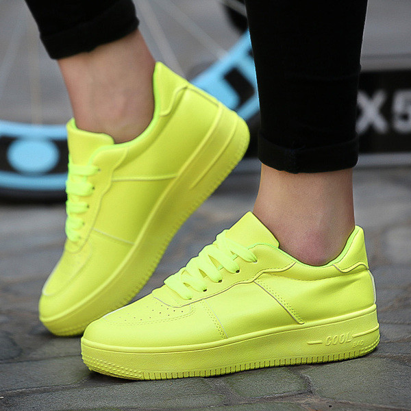 Μοντέρνα γυναικεία παπούτσια σε τρία χρώματα