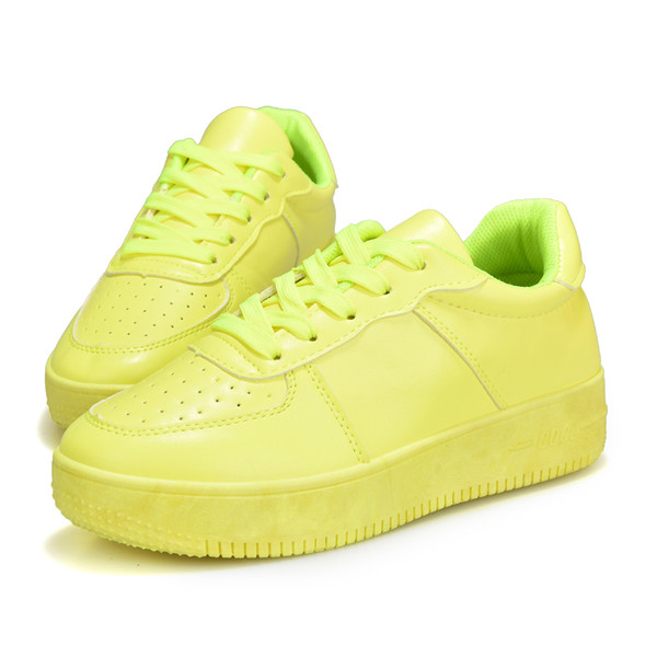 Μοντέρνα γυναικεία παπούτσια σε τρία χρώματα