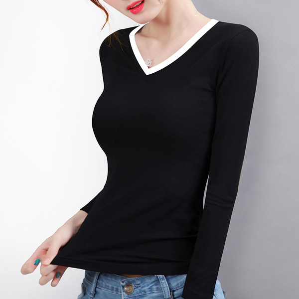 Γυναικεία casual μπλούζα  με ντεκολτέ σε σχήμα V σε μαύρο και άσπρο χρώμα 