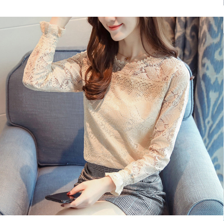 Κομψή γυναικεία μπλούζα με  δαντέλα σε δύο χρώματα