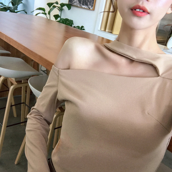 Γυναικείες μπλούζες με λαιμόκοψη O σε μαύρο και καφέ χρώμα