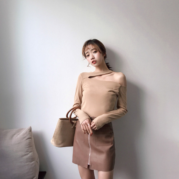 Γυναικείες μπλούζες με λαιμόκοψη O σε μαύρο και καφέ χρώμα