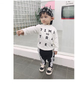 Παιδική μπλούζα με έγχρωμη επιγραφή για αγόρια