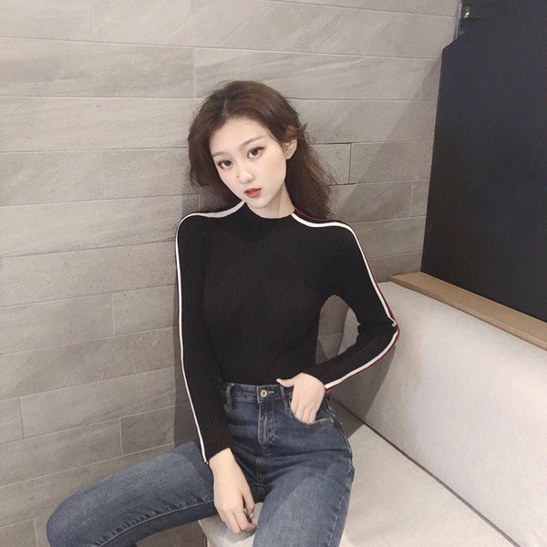 Modern női blúz fekete-fehér színben