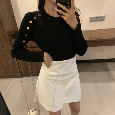 Καθημερινή γυναικεία μπλούζα με μεταλλική διακόσμηση