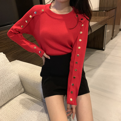 Καθημερινή γυναικεία μπλούζα με μεταλλική διακόσμηση