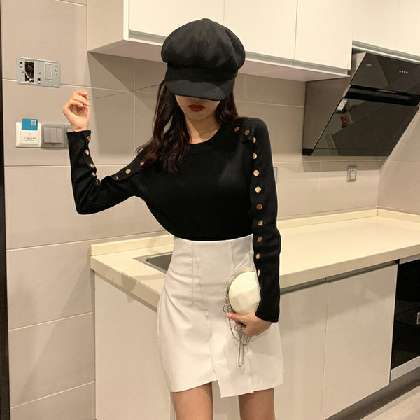 Καθημερινή γυναικεία μπλούζα με μεταλλική διακόσμηση