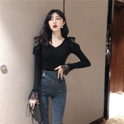 Γυναικεία μπλούζα με μανίκια δαντέλα σε μαύρο και άσπρο χρώμα