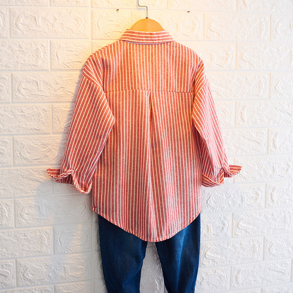 Μοντέρνο παιδικό ριγέ πουκάμισο για αγόρια σε δύο χρώματα