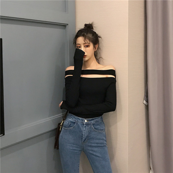 Μοντέρνα γυναικεία μπλούζα με μακρύ μανίκι σε μαύρο χρώμα