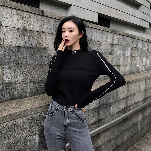 Γυναικεία μπλούζα σε μαύρο και άσπρο χρώμα