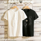 Modern férfi póló 3D alkalmazással fekete-fehérben