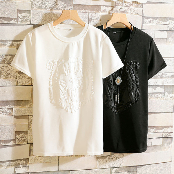 Modern férfi póló 3D alkalmazással fekete-fehérben